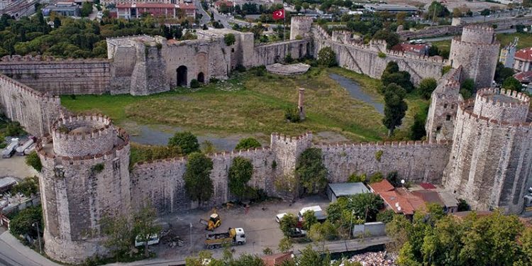 Yedikule Zindanları restore ediliyor: 1.8 milyon liralık proje ihalesi sözleşmesine imzalar atıldı