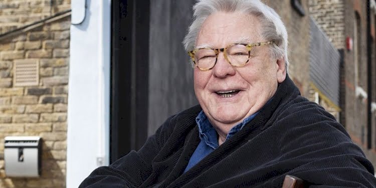 ‘Geceyarısı Ekspresi” ve ‘The Wall’ gibi filmlerin yönetmeni Alan Parker öldü