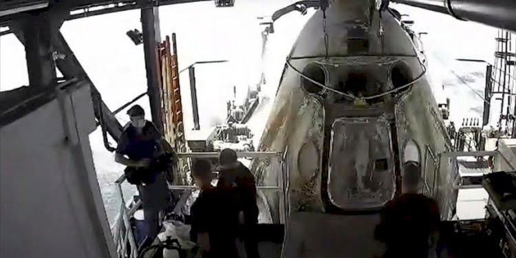 NASA astronotlarını taşıyan SpaceX kapsülü Dünya’ya döndü