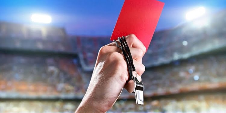 Kural değişti! Öksüren futbolcu kırmızı kart görecek