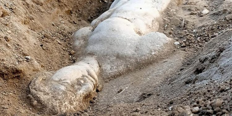 İzmir’de Satyros’un kabartma bulundu