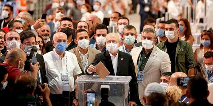 CHP, Türkiye’yi yönetmeye bu kadroyla talip oldu… İşte yeni MYK