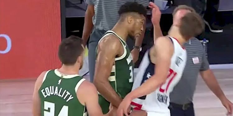 Ünlü NBA oyuncusu rakibine kafa attı!