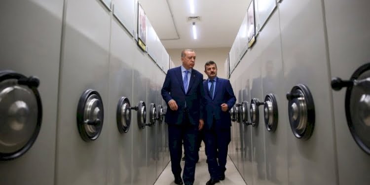 Koca devletin arşivi kimlere emanet! Safi’den sosyal medyada yeni inciler…
