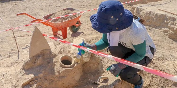 Van’da Urartular’dan kalma nekropolde yeni bir ölü gömme geleneği tespit edildi