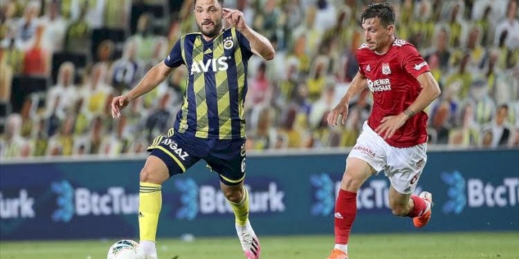 Fenerbahçe’de Tolgay Arslan ile yollar ayrıldı