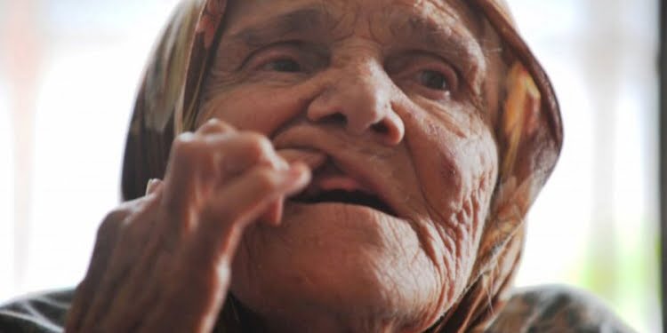 Bursa’da Hatice ninenin ağzından düşen altın dişleri çalındı