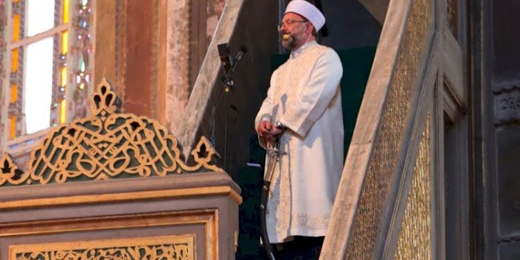‘Mercedesten de uzak durmak gerekmez mi Ali Erbaş?’
