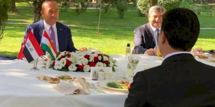 Çavuşoğlu’ndan ‘Kürdistan’ bayrağı savunması!
