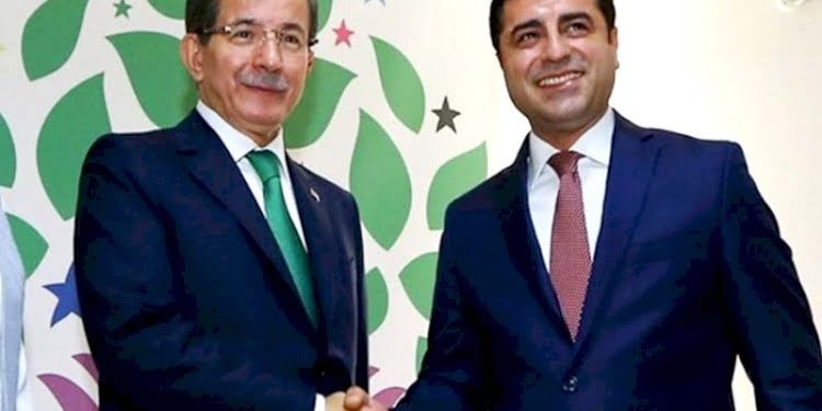Ahmet Davutoğlu’ndan Selahattin Demirtaş’a: Görüşmekten çekinmem