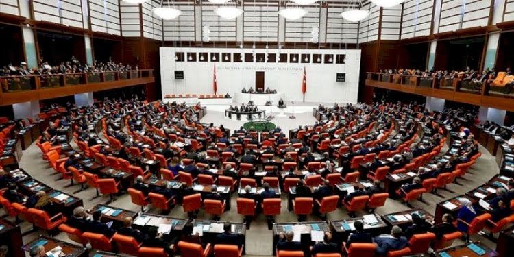 Meclis’te ‘diktatör’ tartışması