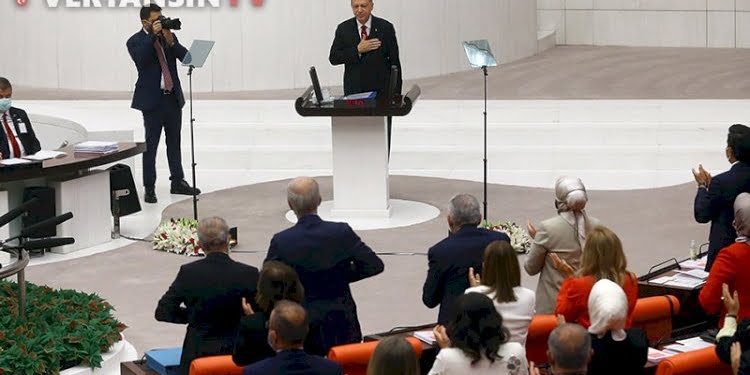 Erdoğan Meclis’e girerken ayağa kalkmayan tek İyi Partili