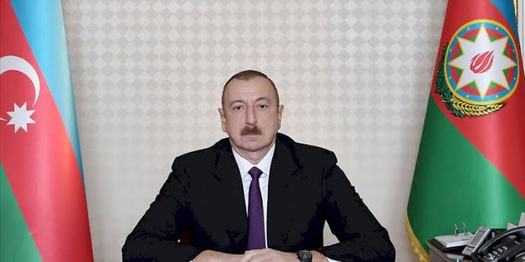 Azerbaycanlı gazeteci Aliyev’in konuşmasının satır aralarını yazdı