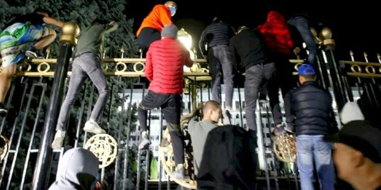 FETÖ Kırgızistan’da sahnede