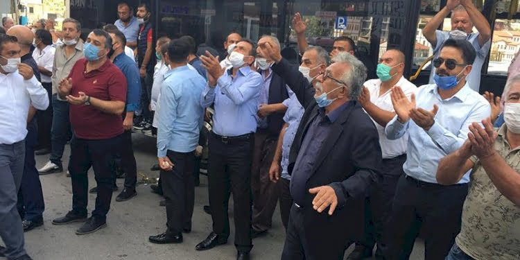 Başkent’te özel halk otobüsü şoförlerinden yumurtalı eylem