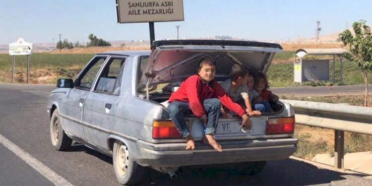 Çocukların bagajda tehlikeli yolculuğu