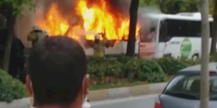 Beylikdüzü’nde öğrenci servisi yandı