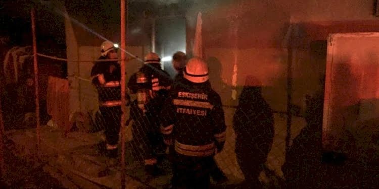 Kiraladığı evi ‘hayatına renk katmak için’ yakmış