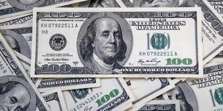Dolar 8.30’u geçti