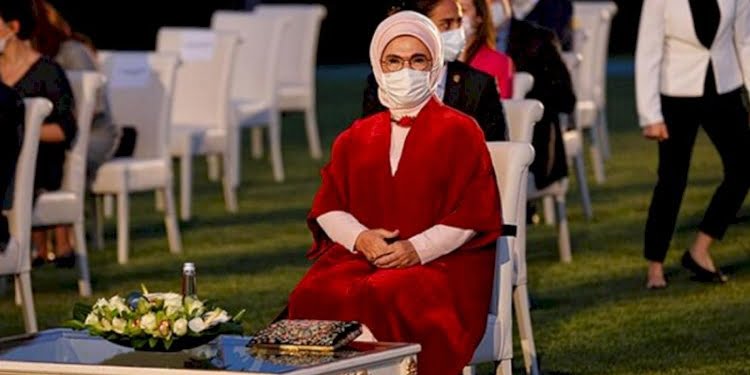 Hande Fırat: Emine Erdoğan’ın çantası orijinal değil sahte!