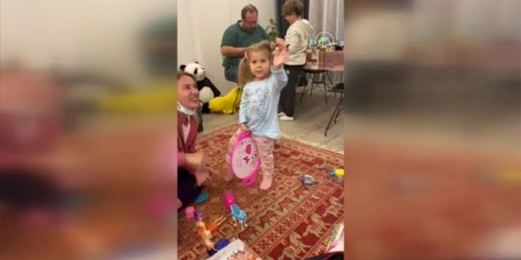 Enkazdan 91 saat sonra çıkarılan Ayda taburcu edildikten sonra ilk kez görüntülendi
