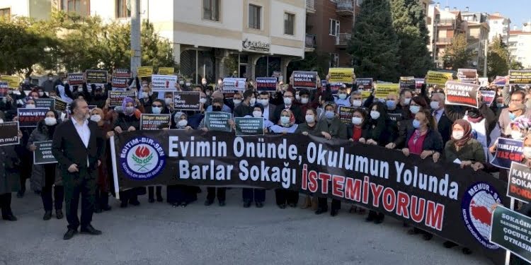 Eskişehir’de CHP ile AKP’nin ‘barlar sokağı’ kavgası