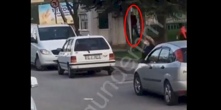 Sokak ortasında iğrenç görüntüler… Küçük çocuklara bakarak…