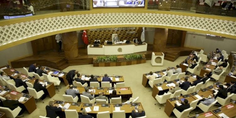 Böcek hasta yatağından e-imzayla talimat verdi… Antalya Büyükşehir’de yetki krizi