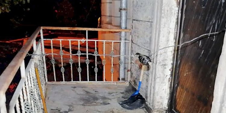 Ayrılmak isteyen eşinin kapısına bomba düzeneği kurdu