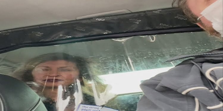 Taksiciyle kadın müşterinin ücret tartışması kamerada