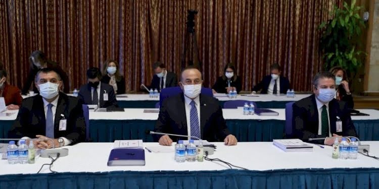 Bakan ile milletvekili arasında ‘ağzına biber sürerim’ atışması