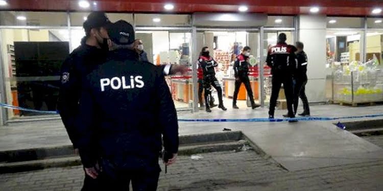 Boşanmak isteyen eşini çalıştığı markette katletti!