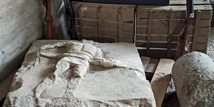 Çanakkale’de 2 bin yıllık Gladyatör Rölyefi ele geçirildi