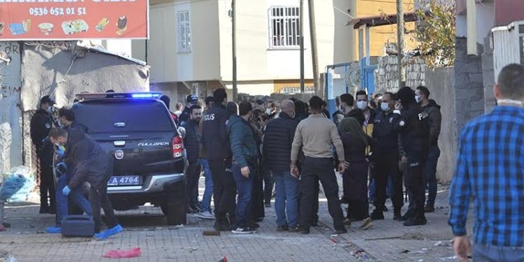 Diyarbakır’da kısıtlama gününde ortalık savaş alanına döndü: 20 yaralı