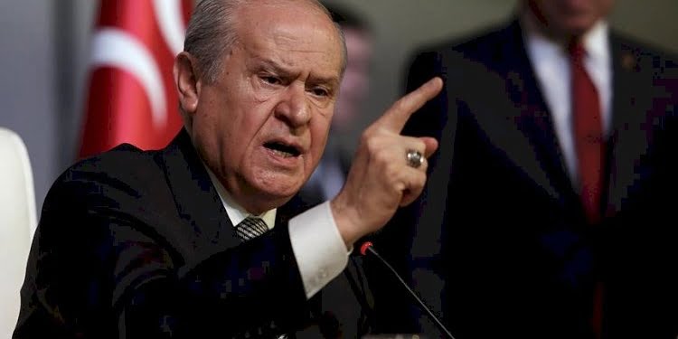 İran’la gerilim düşerken Bahçeli’den yeni şiir çıkışı