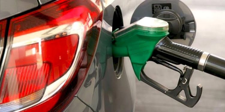Dün indirim gelen benzine bugün zam!