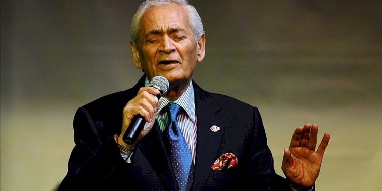 Müzik dünyasının beyaz saçlı çınarı: Adnan Şenses