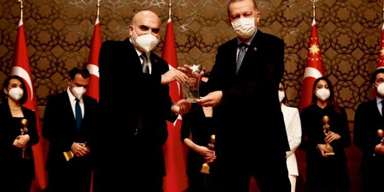 AKP’li yazar ateş püskürdü: İmamoğlu’nun reklamcısı Külliye’ye nasıl sızdı?