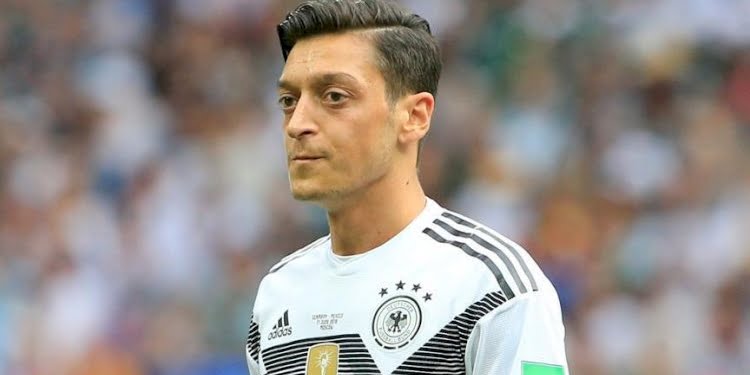Mesut Özil, Fenerbahçe için imzaya geliyor