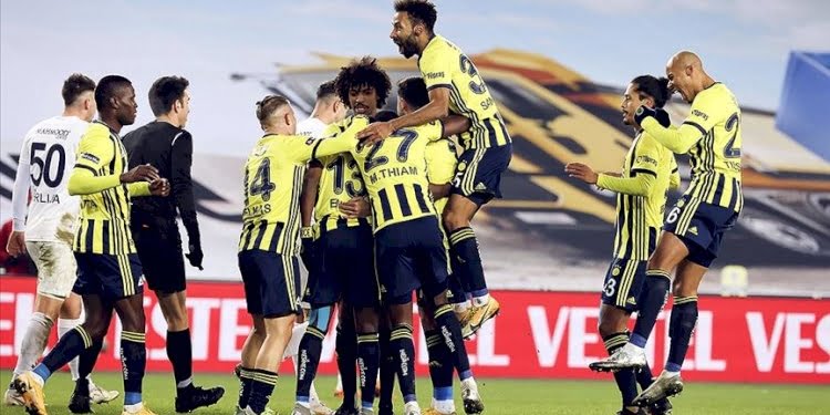 Fenerbahçe galibiyet serisini sürdürdü