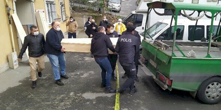 Eyüpsultan’da cinayet: Anne ve ağabeyini koli bandıyla öldürdü