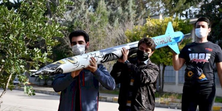 Türk gençlerden 6 kilometre menzilli roket