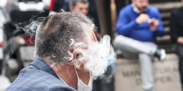İstanbul’da kalabalık yerlerde Kovid-19 tedbirlerine uyulmuyor