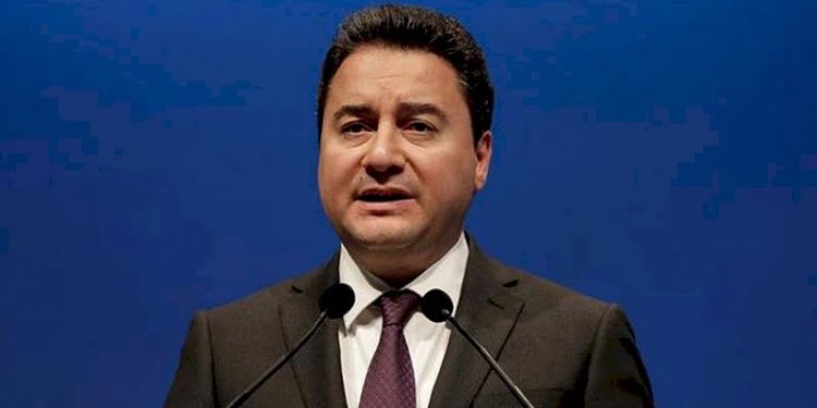 Kritik ismi görevden almıştı! 100’den fazla kişi istifa etti