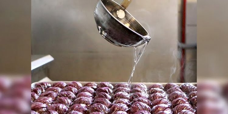 ‘Mor baklava’ üretti, siparişlere yetişemiyor
