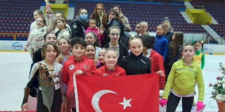 Milli buz patenciler Sofya’da takım halinde birinci oldu