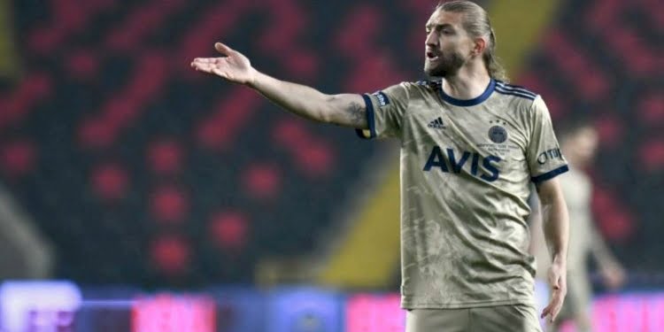 Fenerbahçe’de Caner Erkin belirsizliği