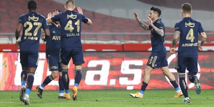 Fenerbahçe Konya’da 3 puanı 3 golle aldı