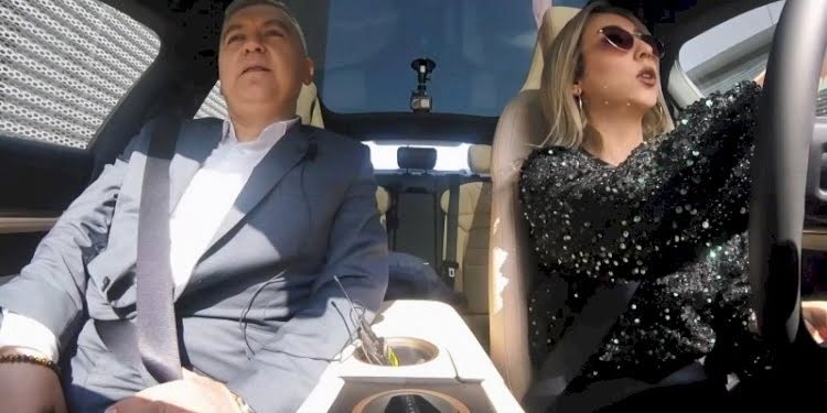 Kadın ralli şampiyonu acemi şoför gibi direksiyona geçince…