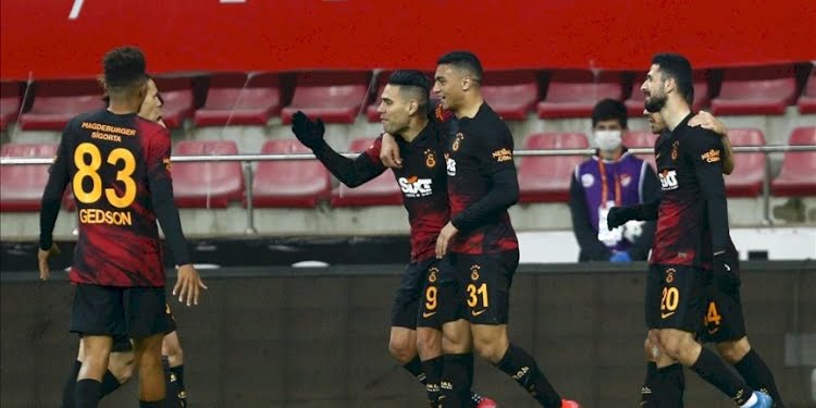 Galatasaray, Kayseri’de 3 puanı 3 golle aldı
